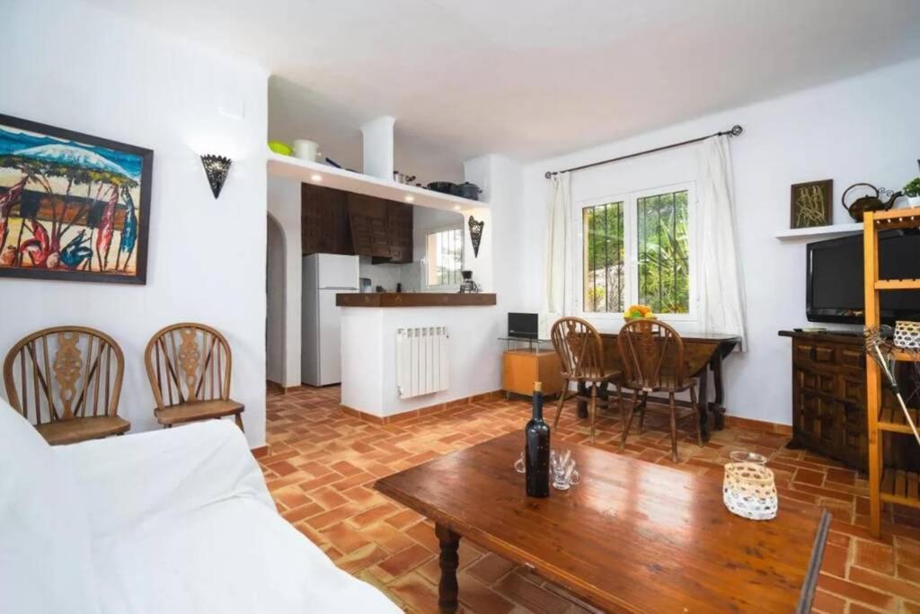 טאולאדה 4 Persoons Bungalow Met Gemeenschappelijk Zwembad מראה חיצוני תמונה