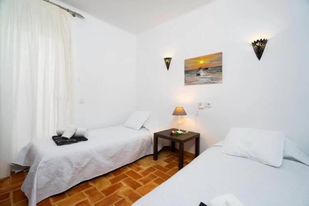 טאולאדה 4 Persoons Bungalow Met Gemeenschappelijk Zwembad מראה חיצוני תמונה
