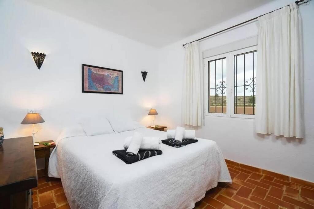 טאולאדה 4 Persoons Bungalow Met Gemeenschappelijk Zwembad מראה חיצוני תמונה