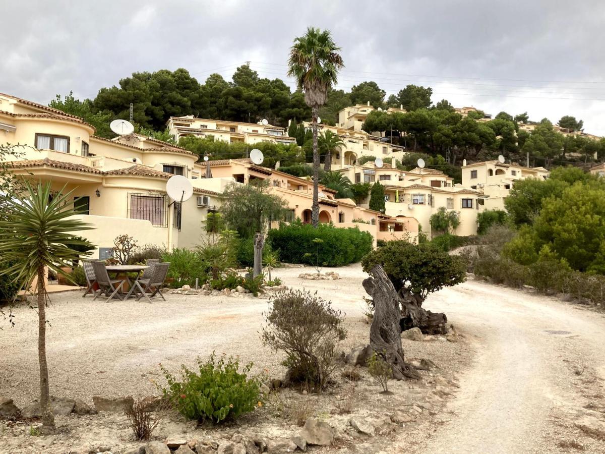 טאולאדה 4 Persoons Bungalow Met Gemeenschappelijk Zwembad מראה חיצוני תמונה