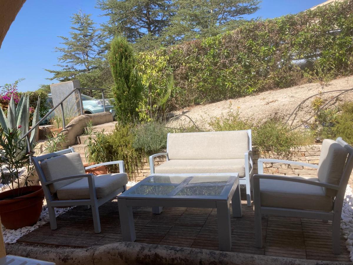 טאולאדה 4 Persoons Bungalow Met Gemeenschappelijk Zwembad מראה חיצוני תמונה